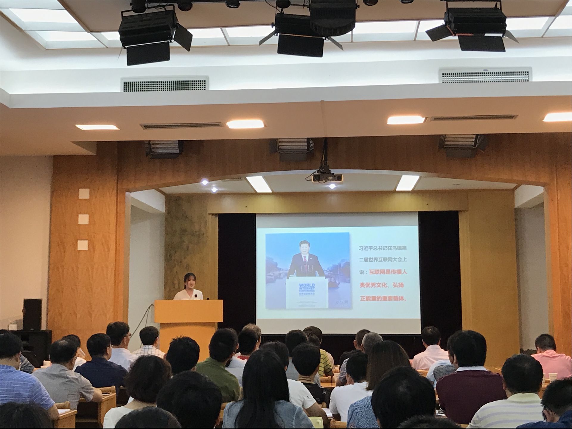 【图文】我院优秀辅导员陈艳琴老师赴市教育局开展微党课宣讲