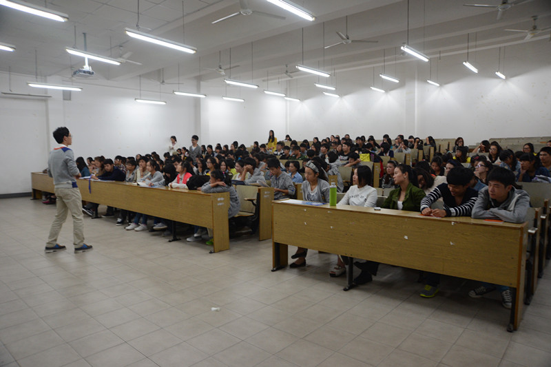 【图文】我院首次面向全体新生开设《大学“第二课堂”教育》讲座