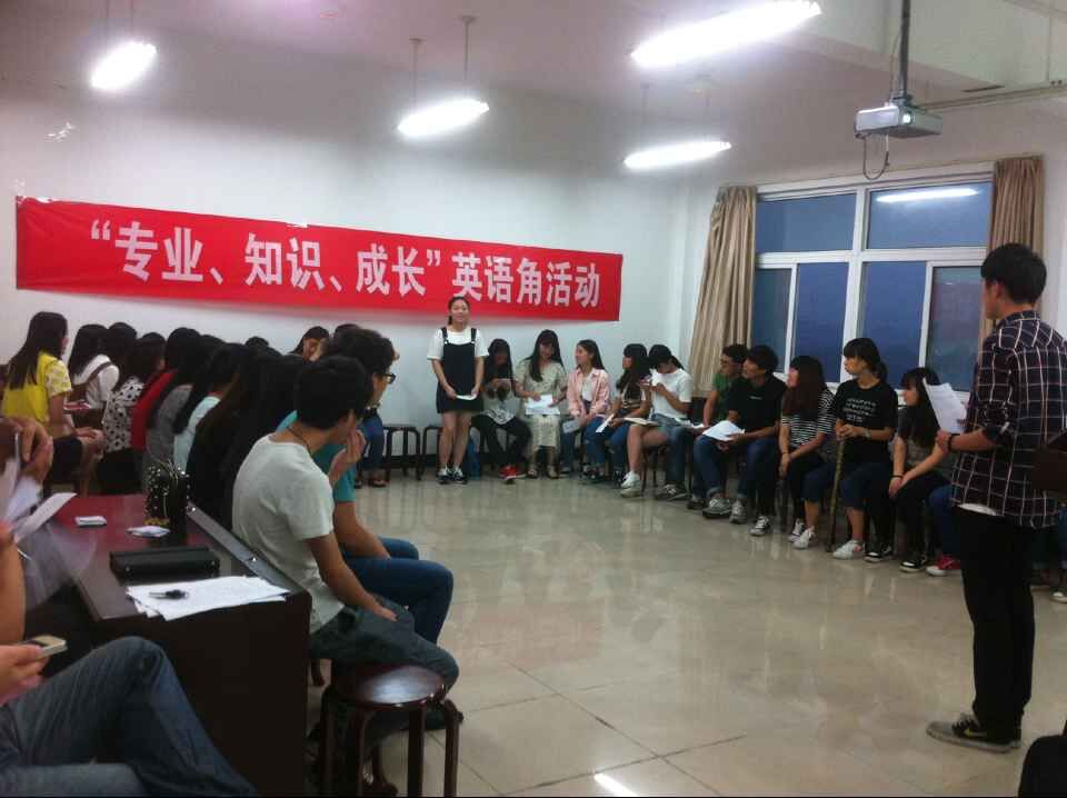 【图文】党支部特色活动系列报道①：英语角快乐学英语