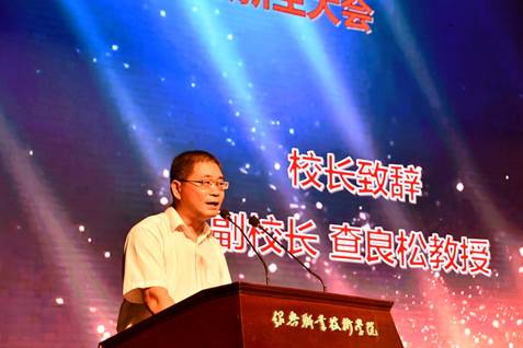 说明: E:\E\院办\简报\2018-2019学年第一学期\新生大会\照片\DSC_7289.JPG