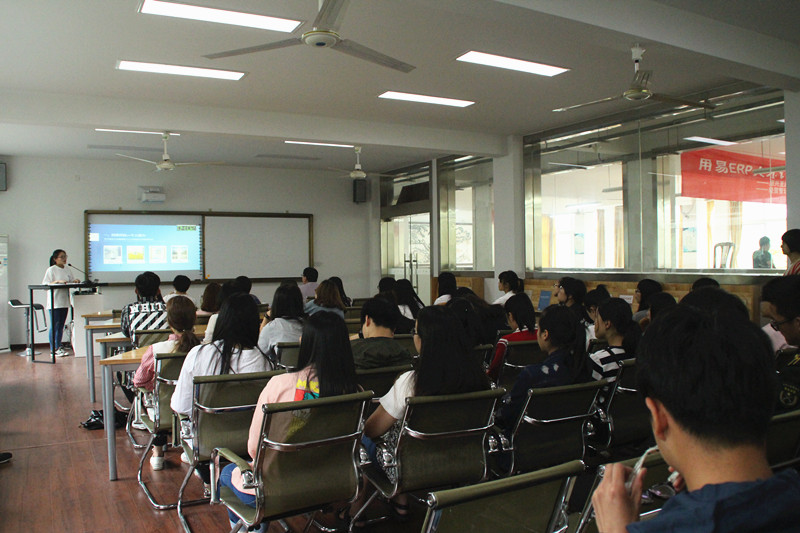 【图文】我院举办第七届大学生职业生涯规划暨创业大赛
